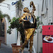 Statue Carlos & Albert aux poulaines dorées / Golden statue