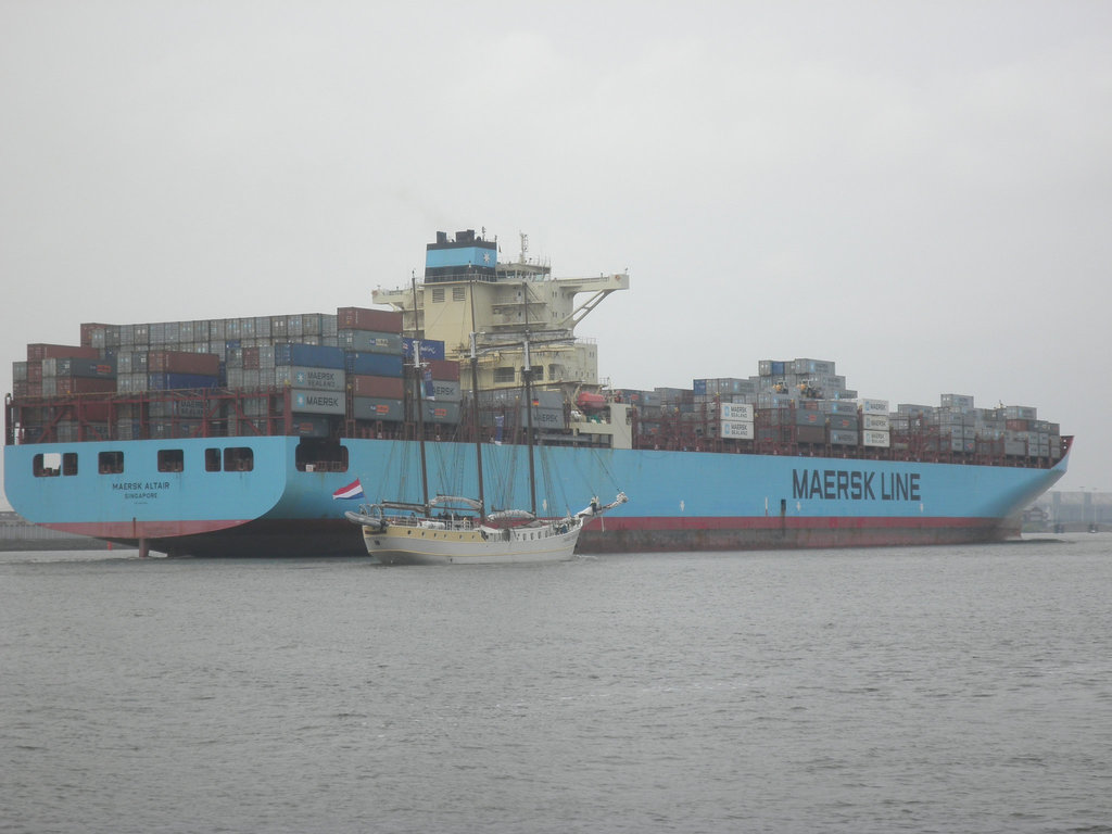 Containerschiff   MAERSK  ALTAIR