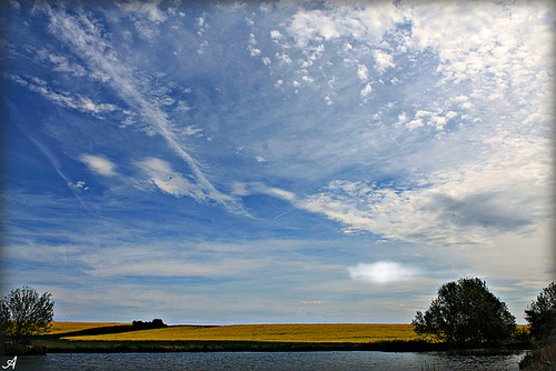 CIEL AUX NUAGES BLANCS ****