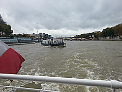 Paris sous un ciel gris.