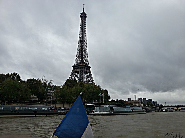 Paris sous un ciel gris.