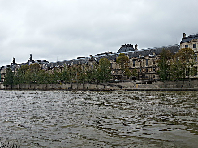 Paris sous un ciel gris.