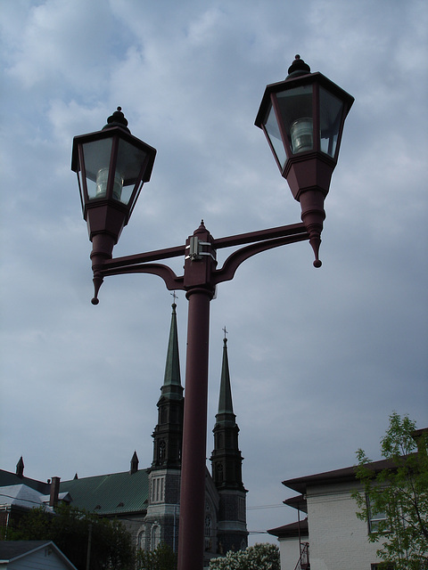 Clochers et lampadaire / Church towers & street lamp - May 29th 2010.