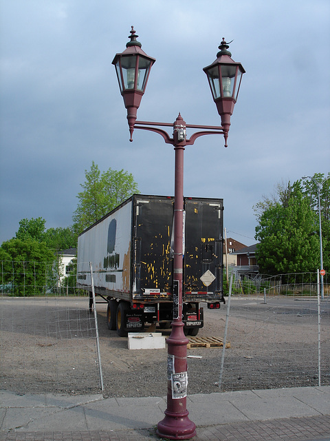 Suspension Turcotte et lampadaire / Street lamp & suspension