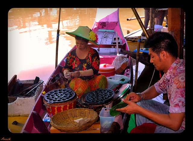 MARCHé SUR L'EAU ***