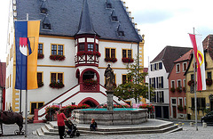 Rathaus mit Osterbrunnen