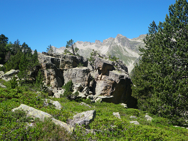 Petit massif rocheux