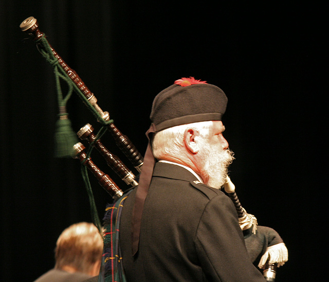 Bagpiper (6417)