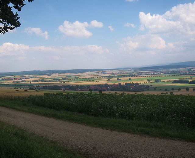 Blick auf den Ambergau mit Bockenem (rechts)