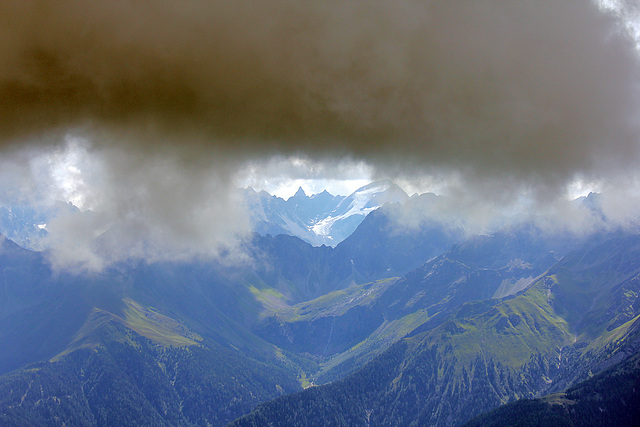 unter den Wolken abgetaucht