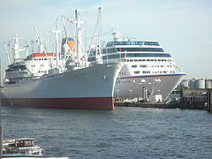 CAP SAN DIEGO und COLUMBUS 2