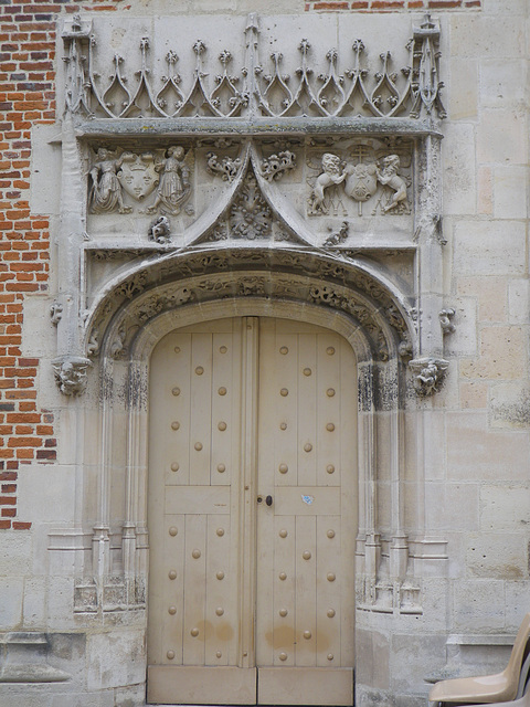 Décor de la porte du musée de Sens