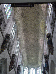 Joigny, plafond marqueté de l'église Saint-Jean