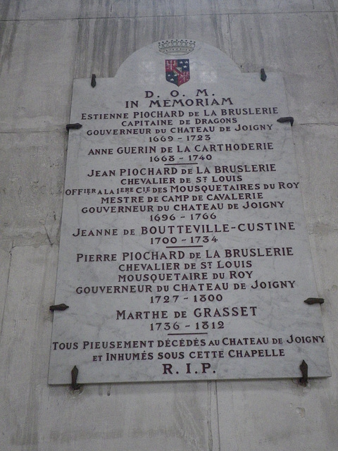 Plaque funéraire des gouverneurs militaires de la forteresse de Joigny