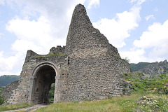 Defendturo ĉe la enirpordo al la fortikaĵo