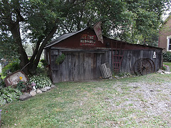 Red rose tea shack / Cabane de thé red rose.