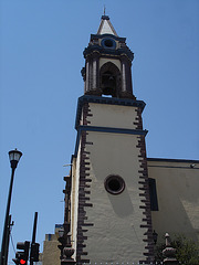 Clocher et lampadaire / Church tower and street lamp - 25 mars 2011.