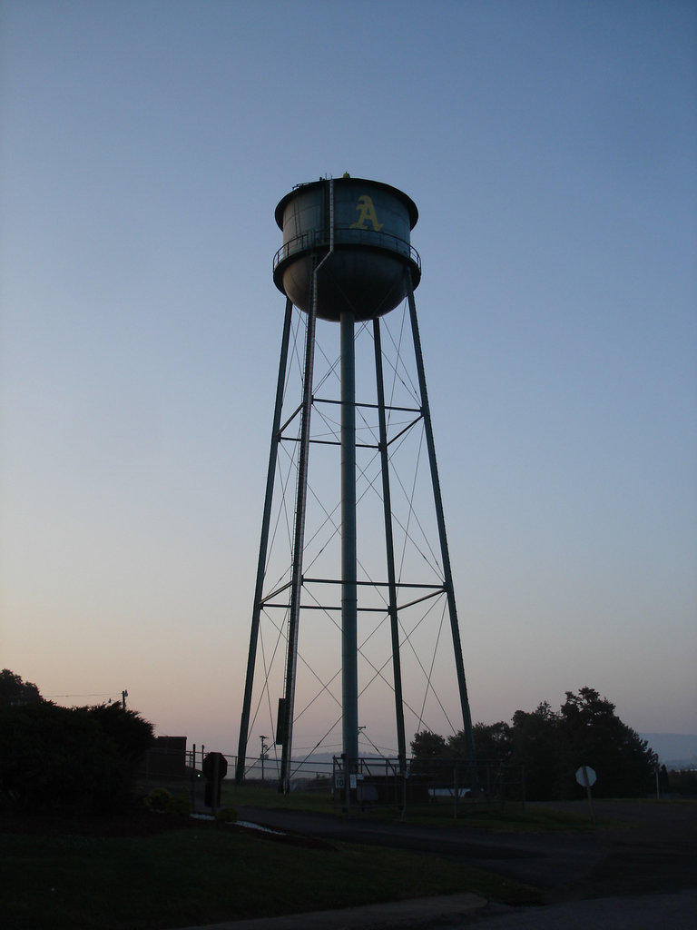 Water tower / Château d'eau