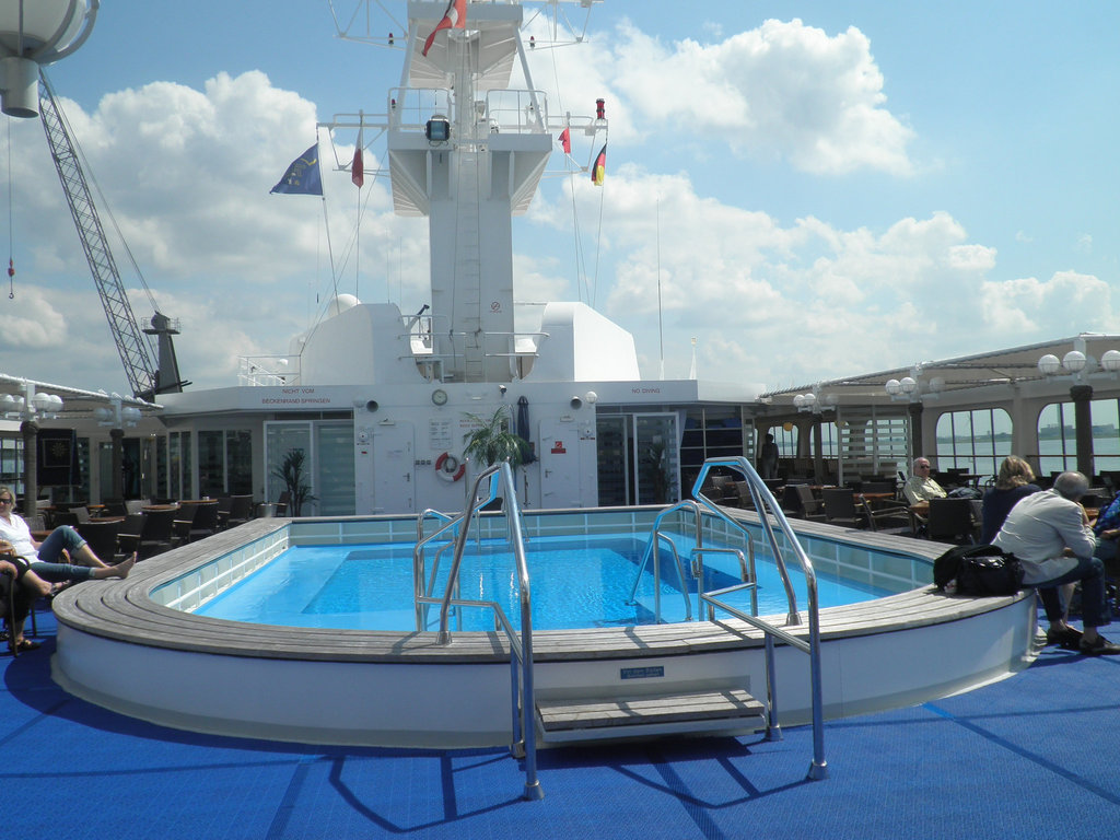 am Pool