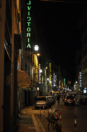 Straße vom/zum Bahnhof