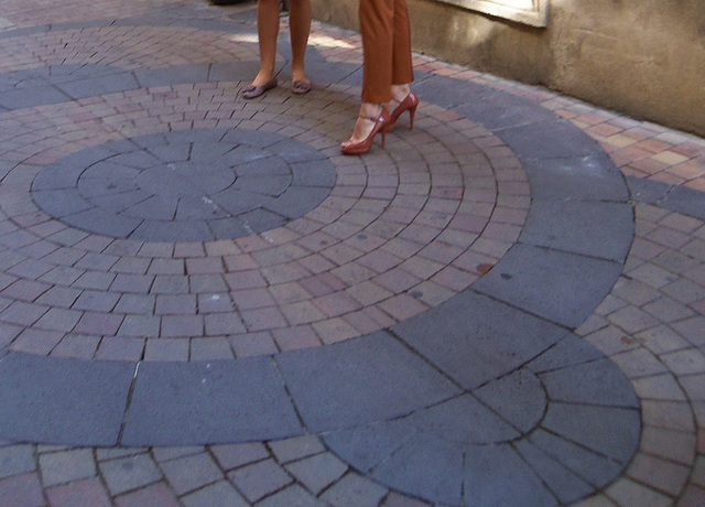 Jeune Française en talons hauts / Young French Lady in high heels - 10 juillet 2012 /  Photo originale