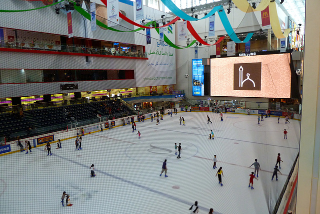 Dubai 2012 – Ice rink in the Dubai Mall