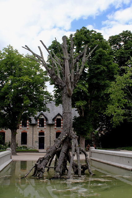 Cour des écuries- "Installation 11/10-réflexion" de Georges Verschueren