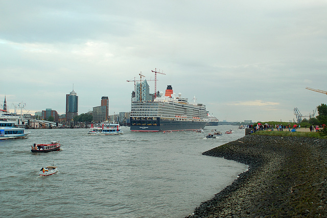 Queen Elisabeth + Queen Mary 2 im Hamburger Hafen!