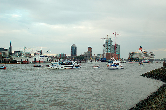 Queen Elisabeth + Queen Mary 2 im Hamburger Hafen!