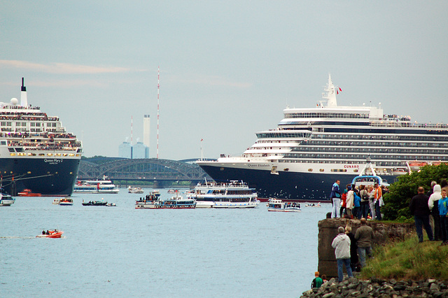 Queen Elisabeth + Queen Mary 2 im Hamburger Hafen!