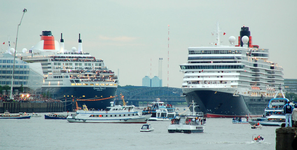 Queen Elisabeth + Queen Mary 2 im Hamburger Hafen!