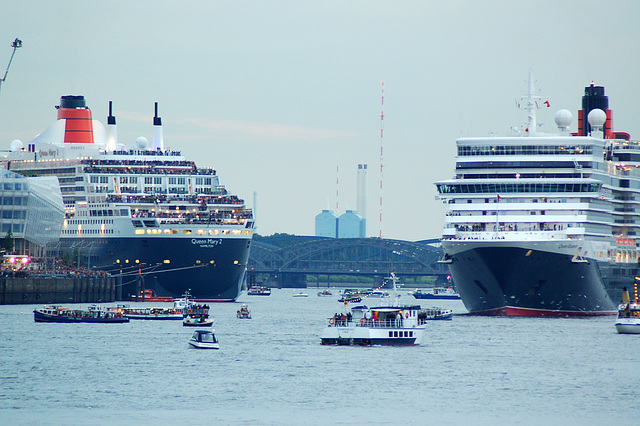 Queen Elisabeth + Queen Mary 2 im Hamburger Hafen!