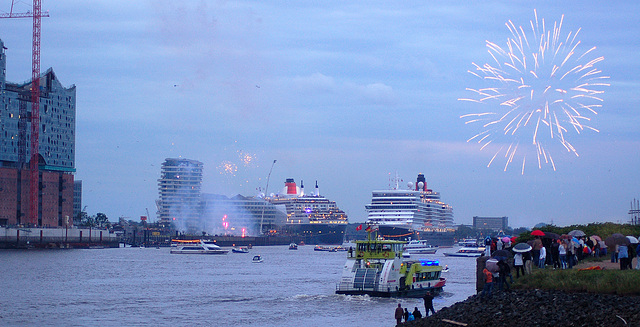 Queen Elisabeth + Queen Mary 2 im Hamburger Hafen!