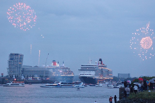 Queen Elisabeth + Queen Mary 2 im Hamburger Hafen!