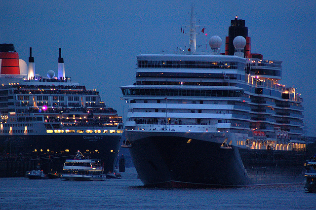 Queen Elisabeth + Queen Mary 2 im Hamburger Hafen!