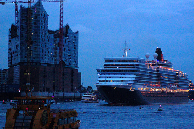 Queen Elisabeth + Queen Mary 2 im Hamburger Hafen!