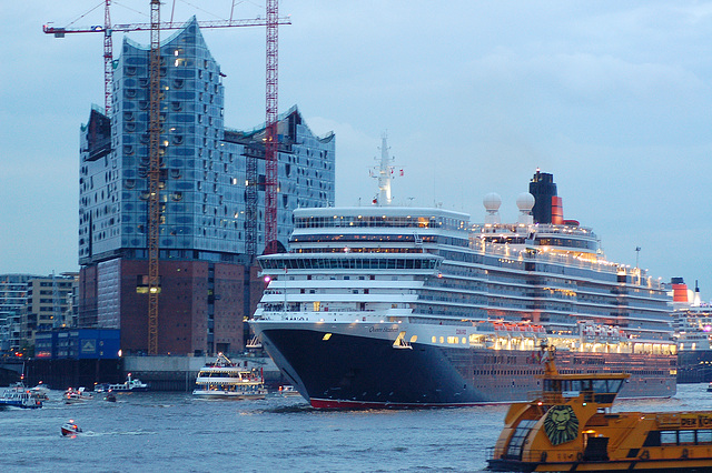 Queen Elisabeth + Queen Mary 2 im Hamburger Hafen!