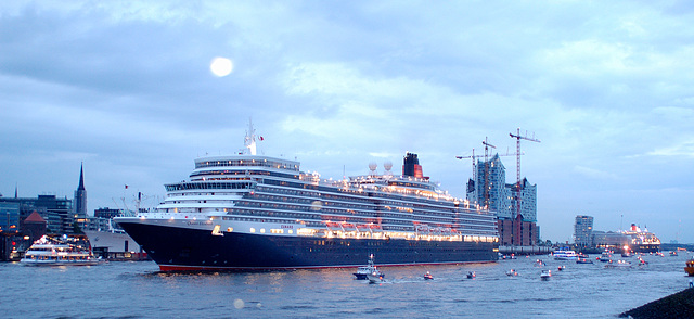 Queen Elisabeth + Queen Mary 2 im Hamburger Hafen!