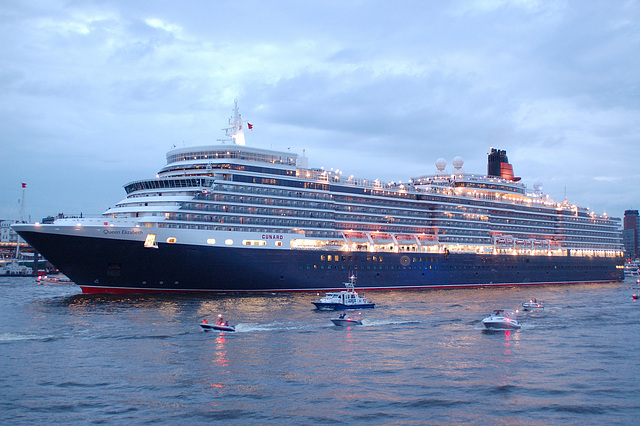 Queen Elisabeth + Queen Mary 2 im Hamburger Hafen!