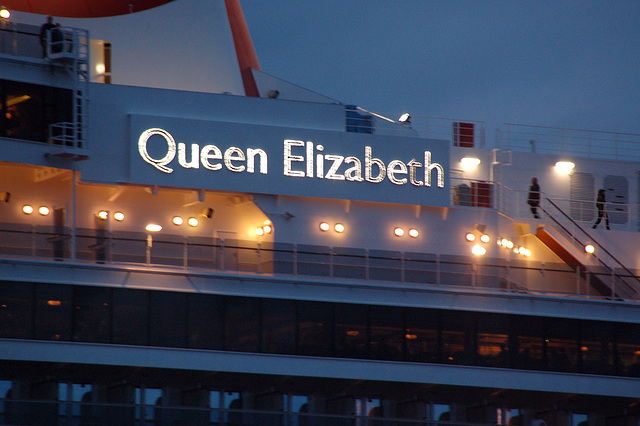 Queen Elisabeth + Queen Mary 2 im Hamburger Hafen!