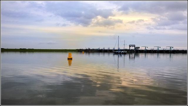 Calm waters on Cardiff Bay