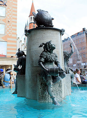 Der Fischbrunnen  auf dem Marienplatz