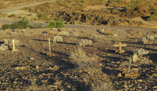 Old Tecopa cemetery (2812)