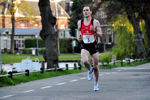 Singelloop 2010 – The front runner near the ﬁnish