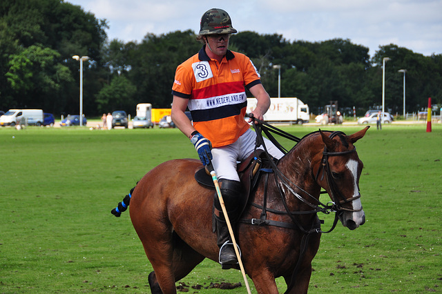 Polo – Changing horse the easy way