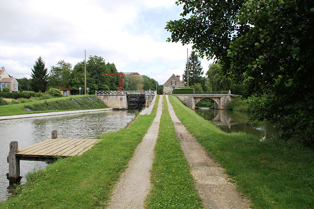 Canal de Briare - Ecluse et pont levis de Moulin Neuf
