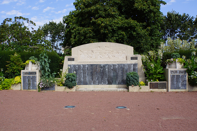 Monumento al la militmortintoj en La Roche-sur-Yon