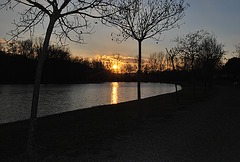 Soleil couchant sur le lac de Belveze