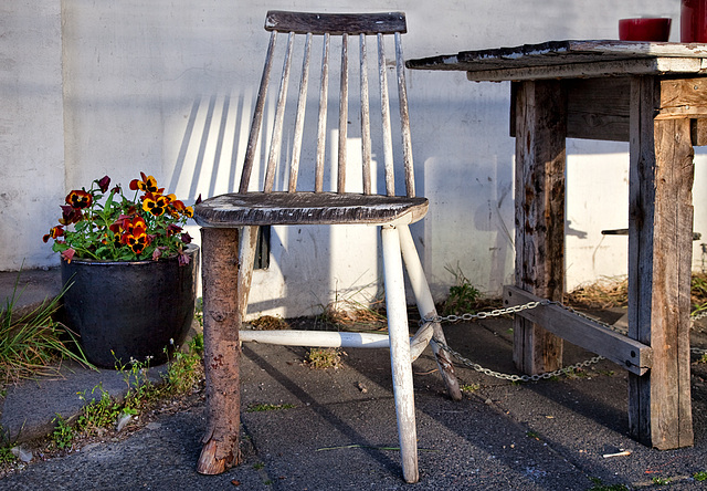 chair in chains