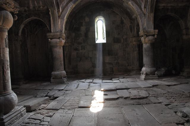 Interno de la gavito de la preĝejo al Sankta Savanto